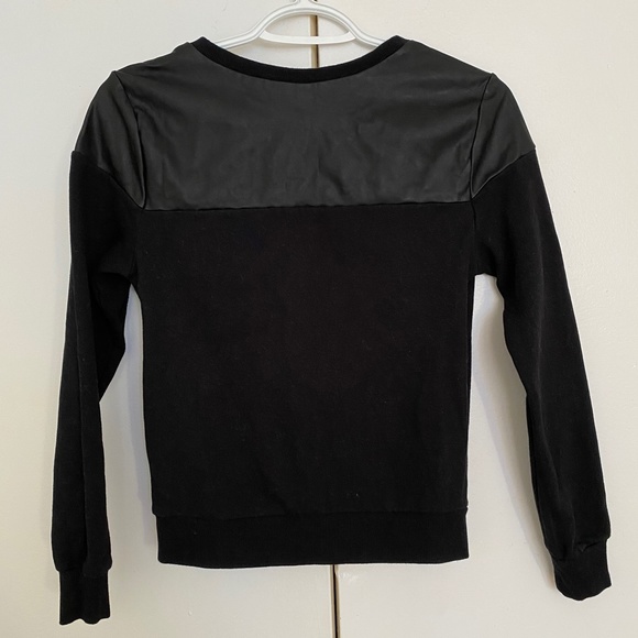 💥3/$25💥 H&M Divided Long Sleeve Black Faux Leather Crew Neck Sweater Size XS - Picture 3 of 7